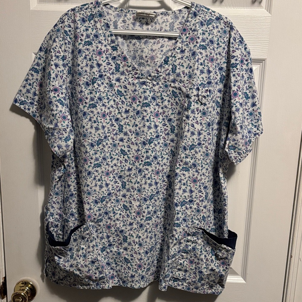 Uniform Advantage Plus Blue/White Floral Scrub Top. Size 3x.